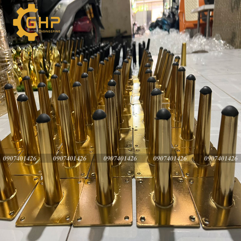 Chân sofa tròn vàng trụ xéo 10cm