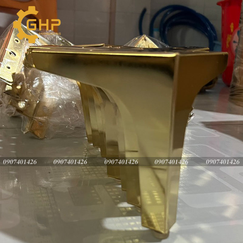 Chân sofa ba cạnh góc vuông 13cm-gold